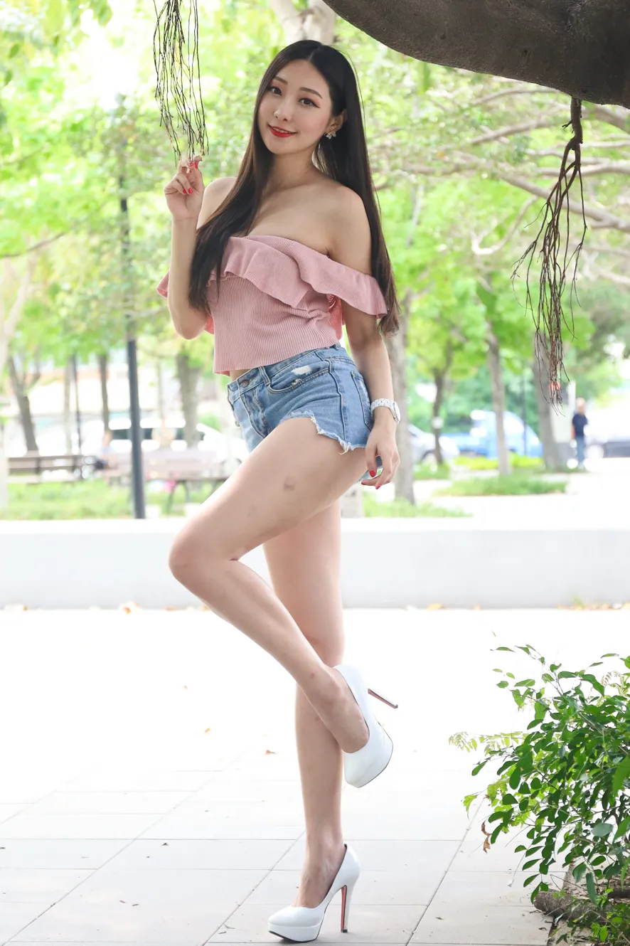 [Mzsock] NO.133 Wu Caijie denim shorts, high heels and beautiful legs street photography#[54P]-54